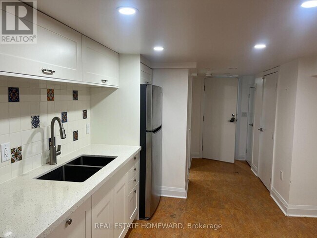 15 Richard Ave in Toronto, ON - Building Photo - Building Photo