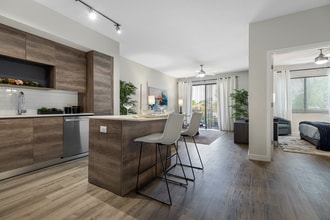 Bella Vista Apartments in Lauderdale Lakes, FL - Foto de edificio - Building Photo