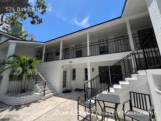 property at 524 Bay St NE
