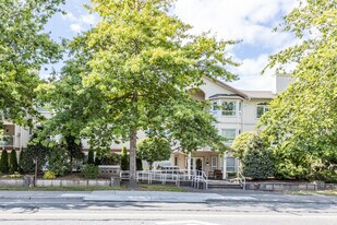 5977 177B St in Surrey, BC - Building Photo