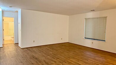 2423 Knowlwood Dr in Hanford, CA - Building Photo - Building Photo