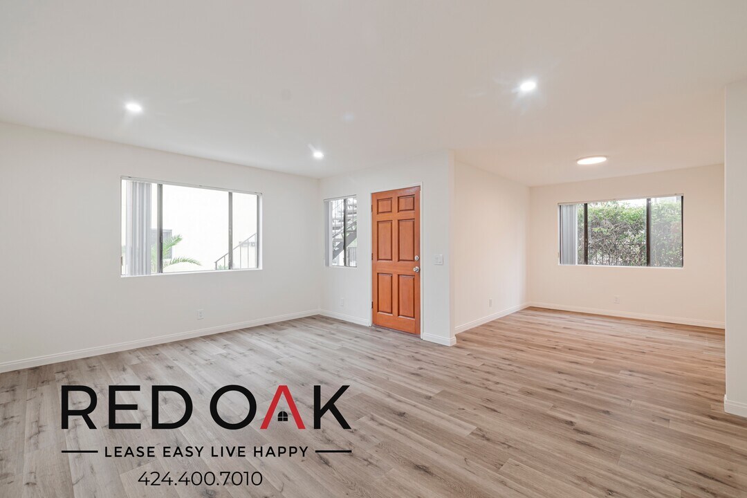 354-360 Rennie Ave in Los Angeles, CA - Building Photo