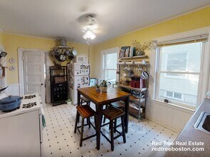 29 Victoria St, Unit 1 in Somerville, MA - Building Photo - Building Photo