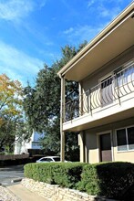 Parkside Apartments in Austin, TX - Building Photo - Building Photo