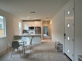 5683 Drifton Way in Sacramento, CA - Building Photo