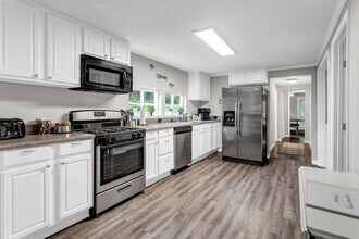 4481 McLain Cir in Acworth, GA - Foto de edificio - Building Photo