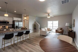 274 NW Greenwood Pl in Waukee, IA - Building Photo