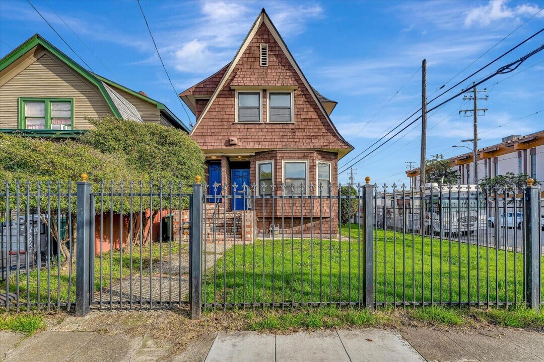 2804 Adeline St in Oakland, CA - Building Photo
