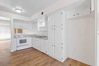 Magnolia Apartments in Anaheim, CA - Foto de edificio - Building Photo