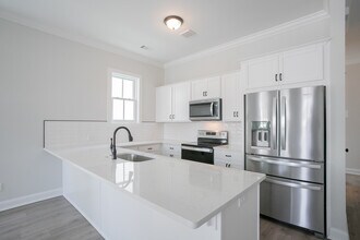 1718 Barnard St, Unit 1720 Barnard Upstairs in Savannah, GA - Building Photo - Building Photo