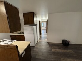 185 Peaceful Pl, Unit Unit 6 in Laclede, ID - Building Photo