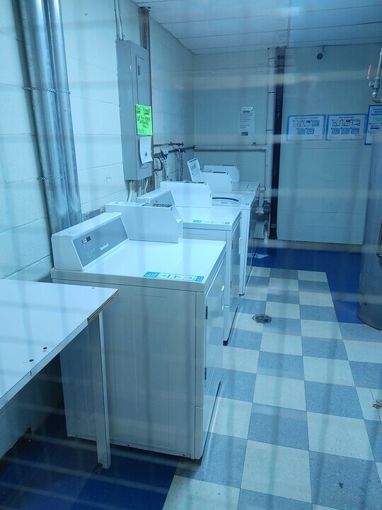 723 Tecumseh Rd E in Windsor, ON - Building Photo