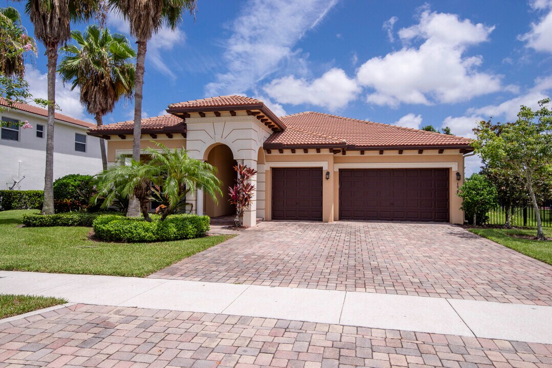 172 Manor Cir in Jupiter, FL - Foto de edificio