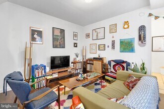 2010 E York St in Philadelphia, PA - Building Photo - Building Photo