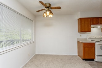Creeks of Gladstone in Gladstone, MO - Building Photo - Interior Photo