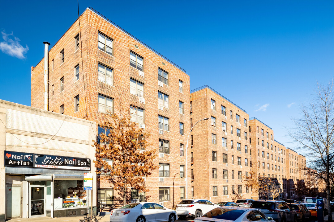 10255 67th Dr in Forest Hills, NY - Building Photo