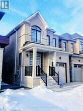 8 Deer Rdg Cres in Whitby, ON - Building Photo - Building Photo