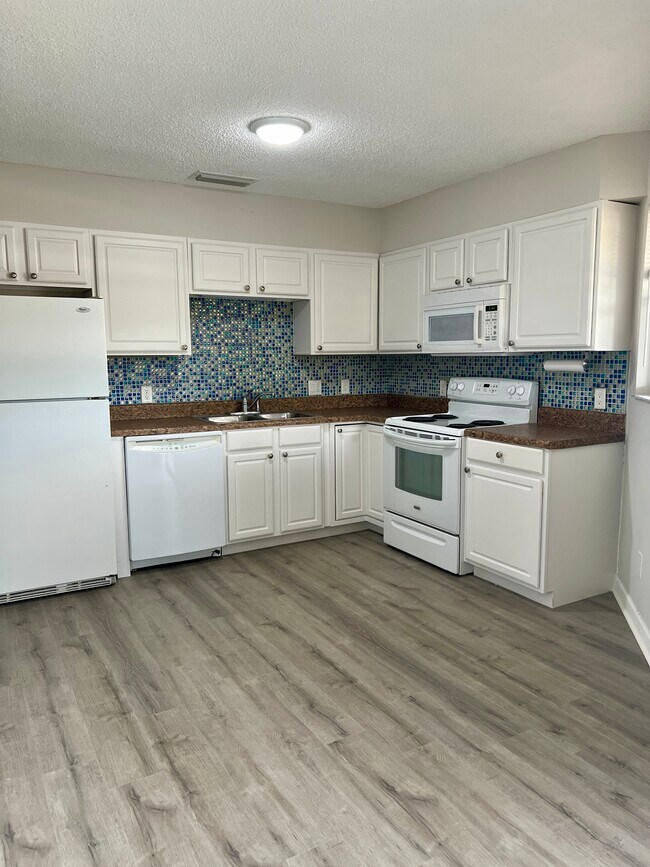 7006 Midnight Pass Rd, Unit #1 in Siesta Key, FL - Building Photo - Building Photo