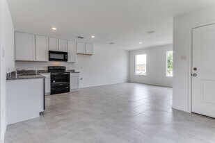 127 Sunflower St in Princeton, TX - Building Photo