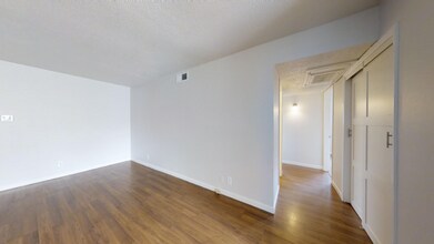 5221 Bonita Ave in Dallas, TX - Foto de edificio - Building Photo