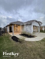 9214 Burnet Flds Dr, Unit C in Baytown, TX - Building Photo
