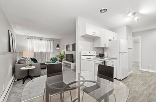 Fabrik in Saskatoon, SK - Building Photo