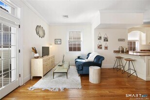 1241 Post Rd in Fairfield, CT - Building Photo