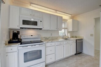 8733 Windrow Way in Boca Raton, FL - Building Photo - Building Photo