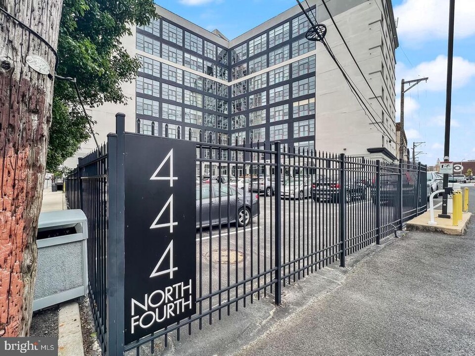444 N 4th St in Philadelphia, PA - Building Photo