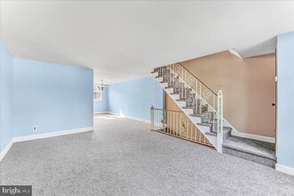 324 W Rively Ave in Glenolden, PA - Foto de edificio - Building Photo