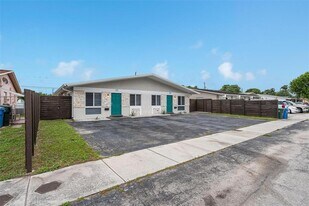 130 NW 57th St in Oakland Park, FL - Building Photo