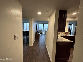 1 Oceans W Blvd in Daytona Beach, FL - Building Photo - Building Photo