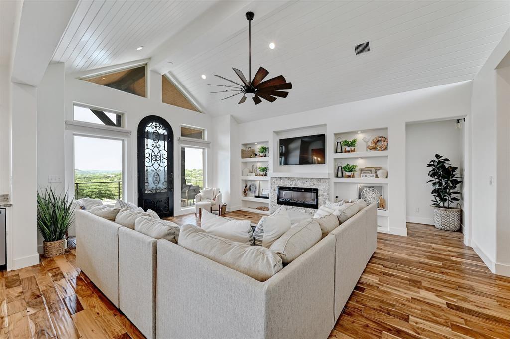 3005 Constitution Square in Lago Vista, TX - Building Photo