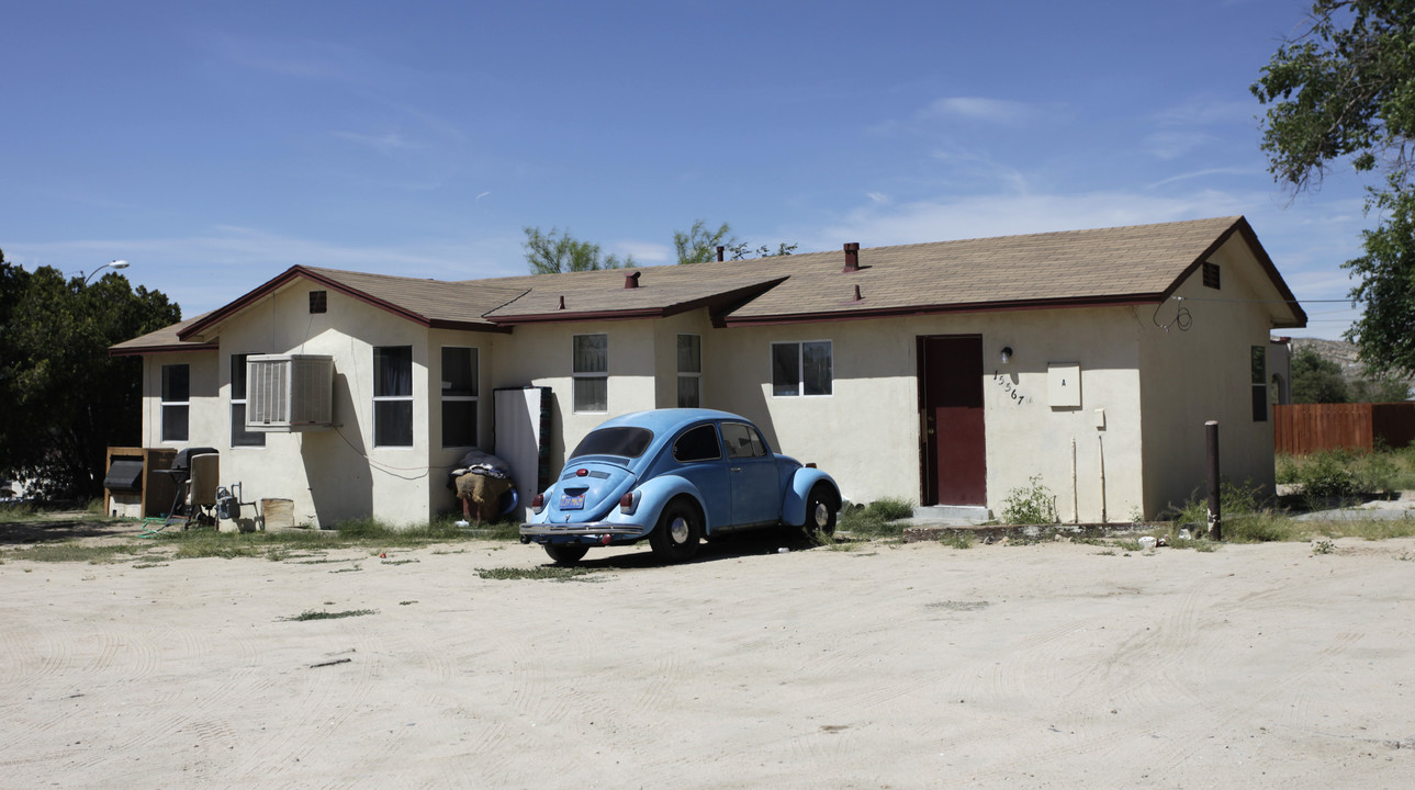 15567 B St in Victorville, CA - Building Photo