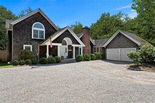 38 Pheasant Run in Quogue, NY - Building Photo