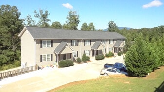 Hemingway Townhomes in Cleveland, GA - Building Photo