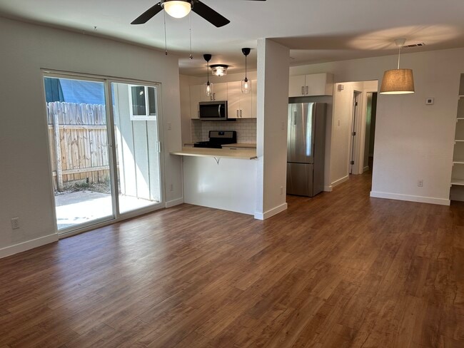 508 Blackson Ave unit A in Austin, TX - Building Photo - Building Photo