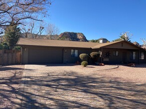 1475 Verde Valley School Rd in Sedona, AZ - Foto de edificio - Building Photo