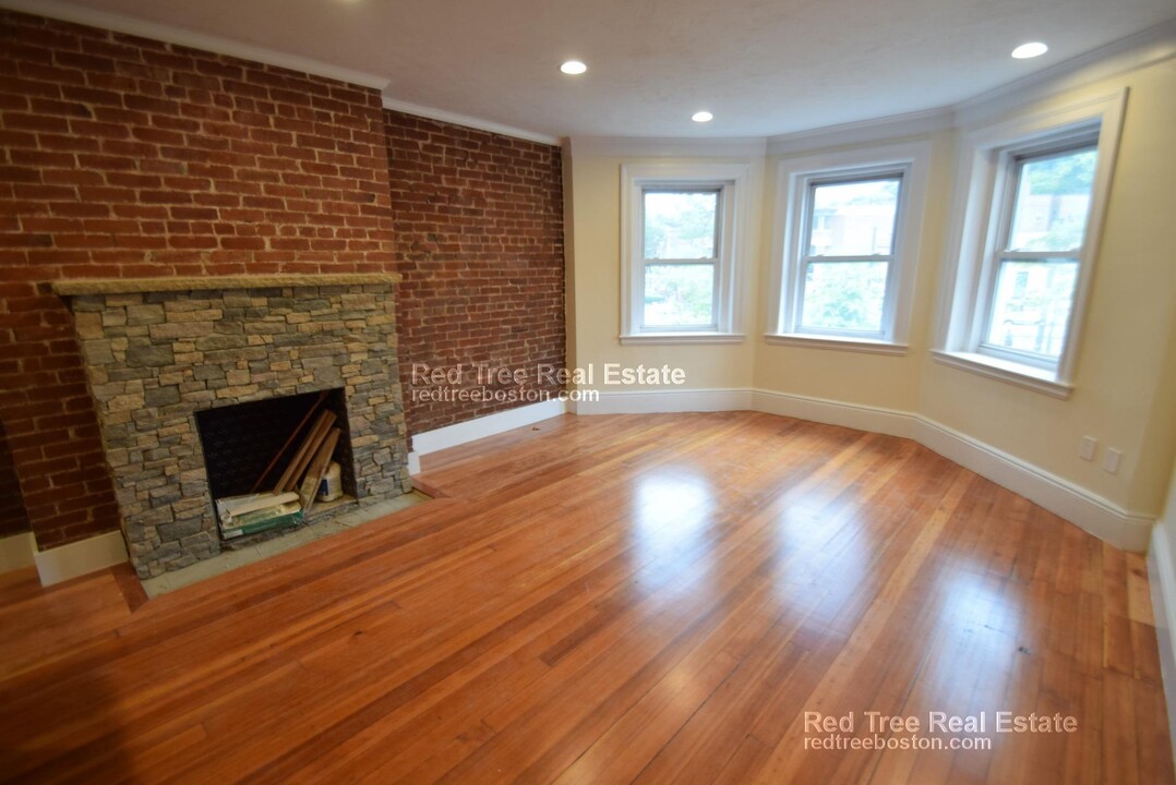 1616 Beacon St, Unit 2 in Brookline, MA - Building Photo