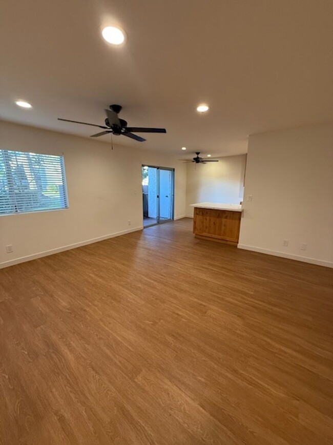 17562 Vandenberg Ln in Tustin, CA - Building Photo - Building Photo