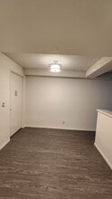 6770 S Springpark Ave, Unit B2 in Los Angeles, CA - Building Photo - Building Photo