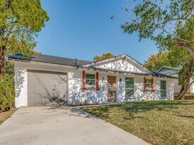 715 Botany Bay Dr in Dallas, TX - Building Photo