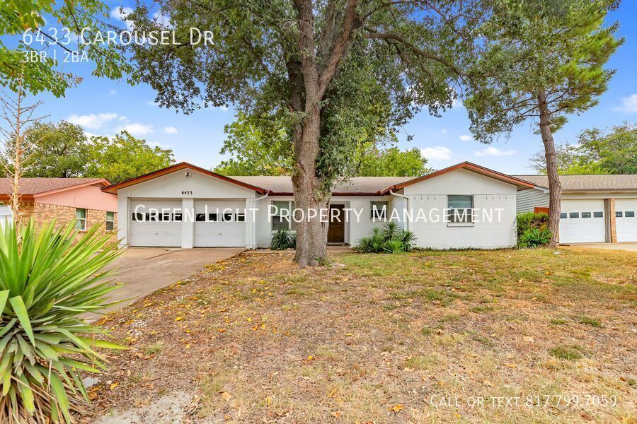 6433 Carousel Dr in Watauga, TX - Building Photo