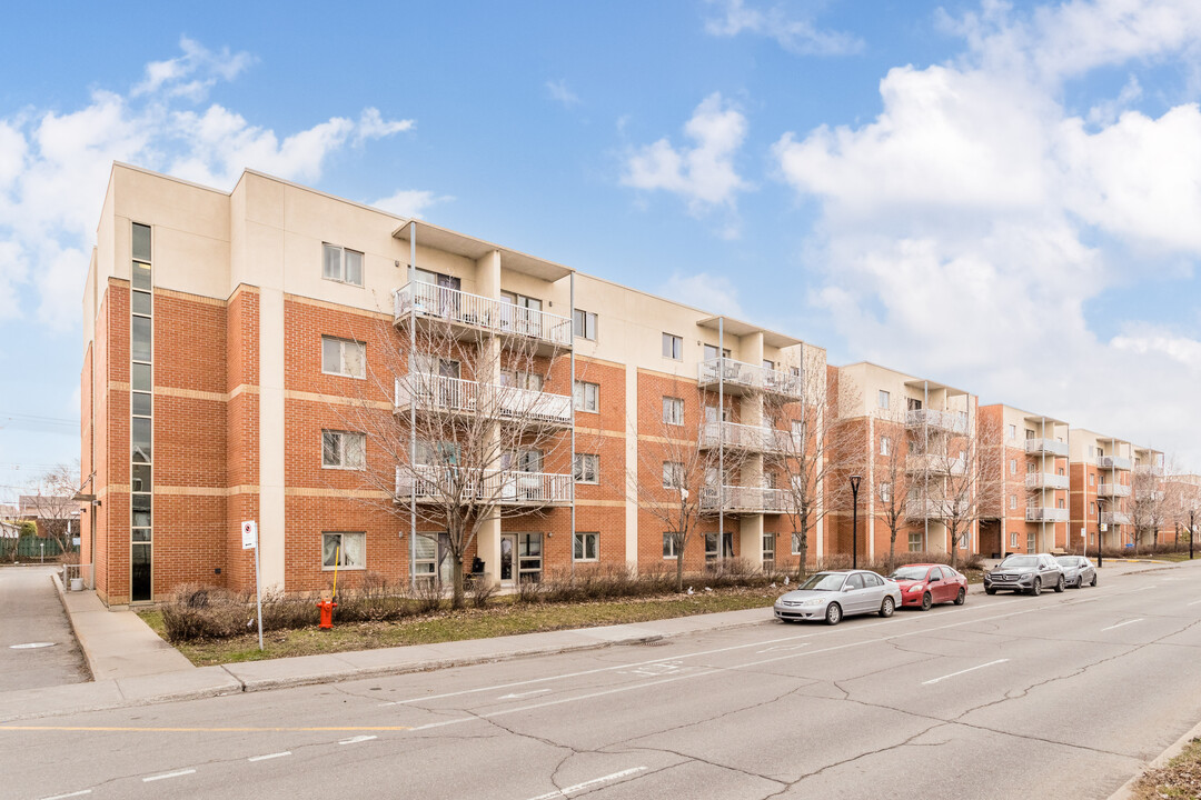 Résidence Lionel-Bourdon in Montréal, QC - Building Photo