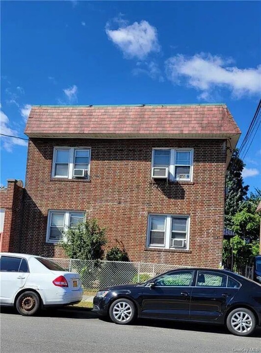 15 Woodlawn Ave in Yonkers, NY - Building Photo