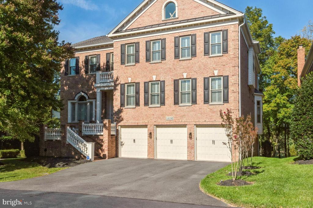 18192 Shinniecock Hills Pl in Leesburg, VA - Foto de edificio