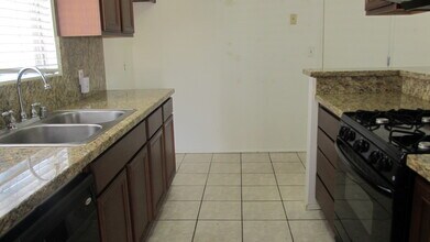 1325 5th St in Imperial Beach, CA - Foto de edificio - Building Photo