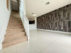 3563 NW 13th St in Lauderhill, FL - Foto de edificio - Building Photo