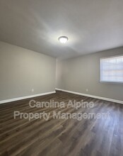 1210 Cardinal Dr in Gastonia, NC - Building Photo - Building Photo