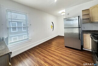 394 High St in Middletown, CT - Building Photo - Building Photo